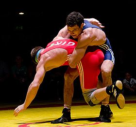 Thomas Suppiger im Duell gegen Sandro Vollenweider